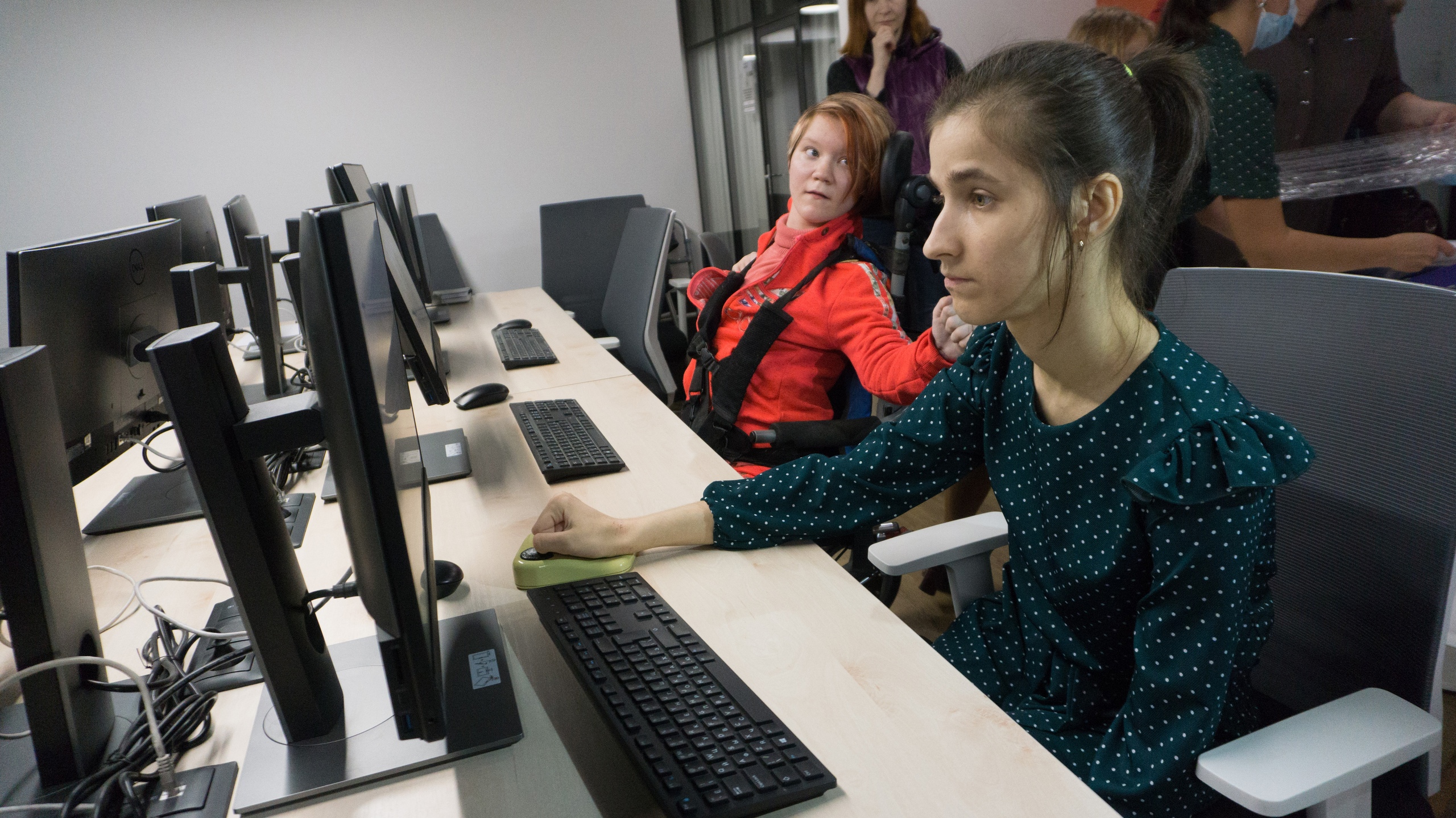 Фото - Уральские студенты разработали уникальную инклюзивную мышь для жительницы Нижнего Тагила